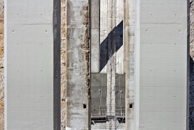 Renewing corrosion damages on the bridge's arch and pillars.