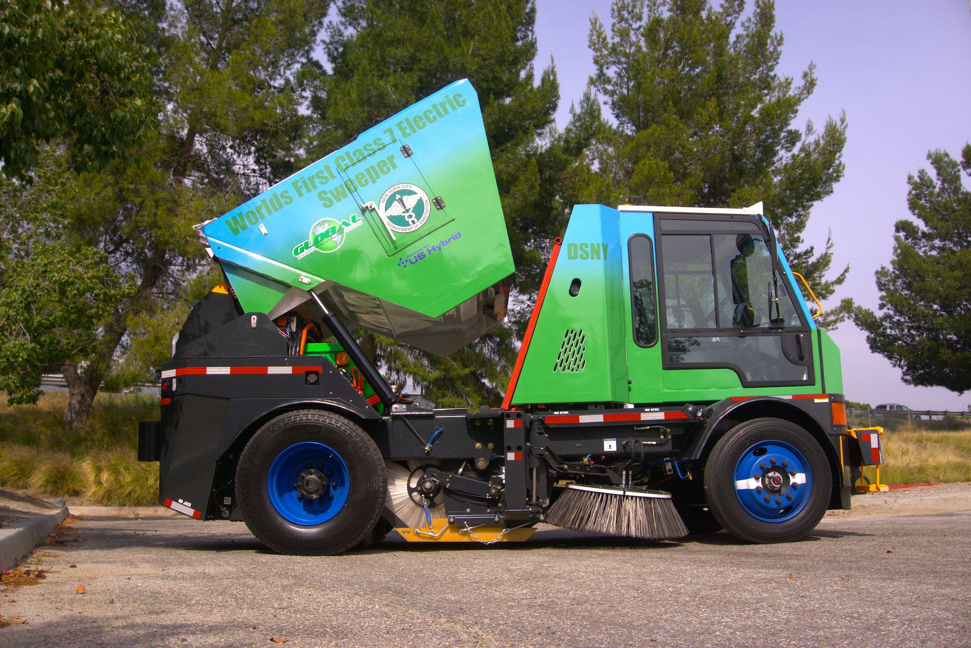 Global Environmental S All Electric M4 Street Sweeper Cuts Emissions To Zero For Construction Pros