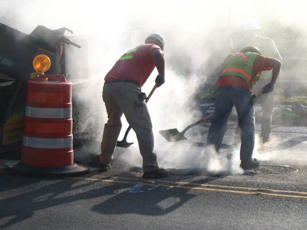 How Construction Workers Can Work Safely in Hot Weather For