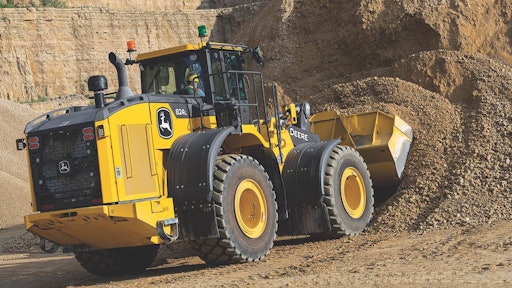 John Deere 824L