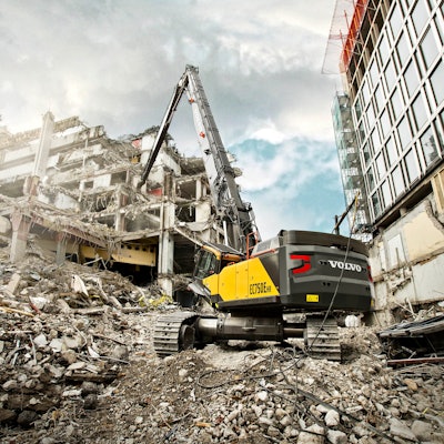 Volvo’s dedicated high-reach machines are based on existing models with some added features to make them suitable for high-reach demolition, including heavier and wider undercarriage and factory-fitted guarding. Image source: Volvo CE