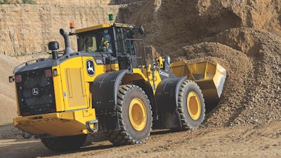 John Deere 824L