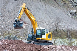 Liebherr R 930 300 Dpi (1)