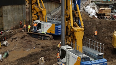 Urban purchased the BG 28 H and BG 33 H from Bruce Langan of ECA’s New York/New Jersey branch after a short rental period to overcome challenging soil conditions at 18 Sixth Avenue.