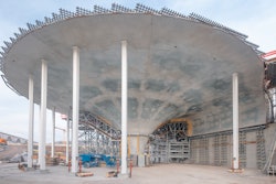 The sulfides in the granulated blast-furnace slag give the pillars a blue tint, which will disappear over time and turn to white.