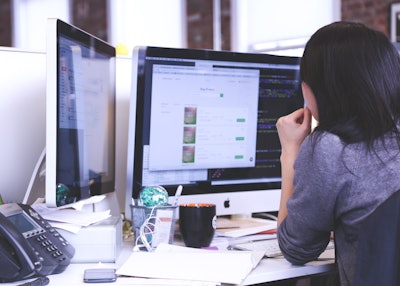 Apple Businesswoman Coding 7375