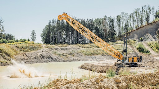 Liebherr Hs 8200 Duty Cycle Crawler Crane 300dpi