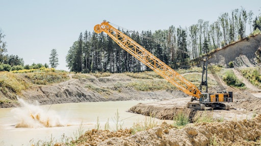 Liebherr Hs 8200 Duty Cycle Crawler Crane 300dpi