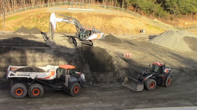 The 5G technology will allow machines on the jobsite to coordinate movements. Doosan demonstrated how autonomous machines can work together with the introduction of Concept X.