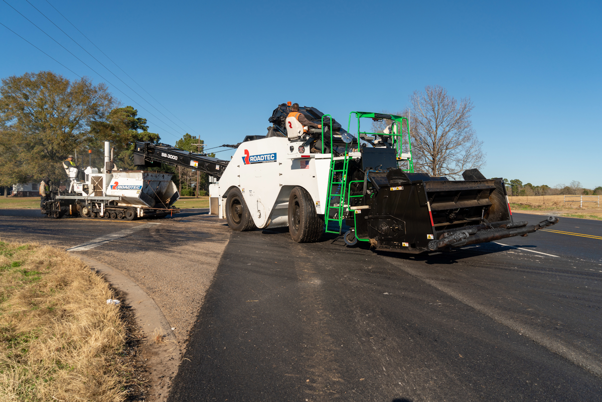 Roadtec Unveils SB3000 Material Transfer Vehicle at CONEXPO 2020 From