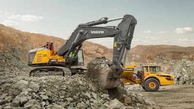 The new 950F excavator is available with various boom and arm configurations to meet individual application needs.