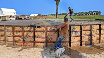Curb Roller Batt Screed 6000 Battery Powered Roller Screed