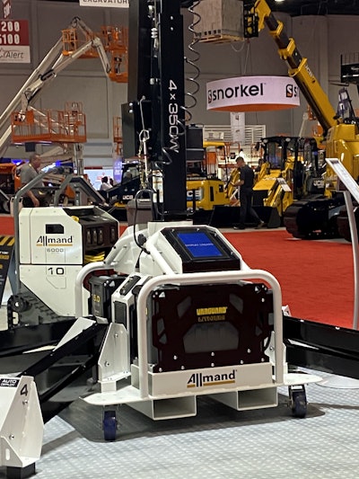 The concept light tower Allmand displayed at ARA is powered by Vanguard lithium ion batteries and is equipped with four LED 350W light modules for commercial grade light output.