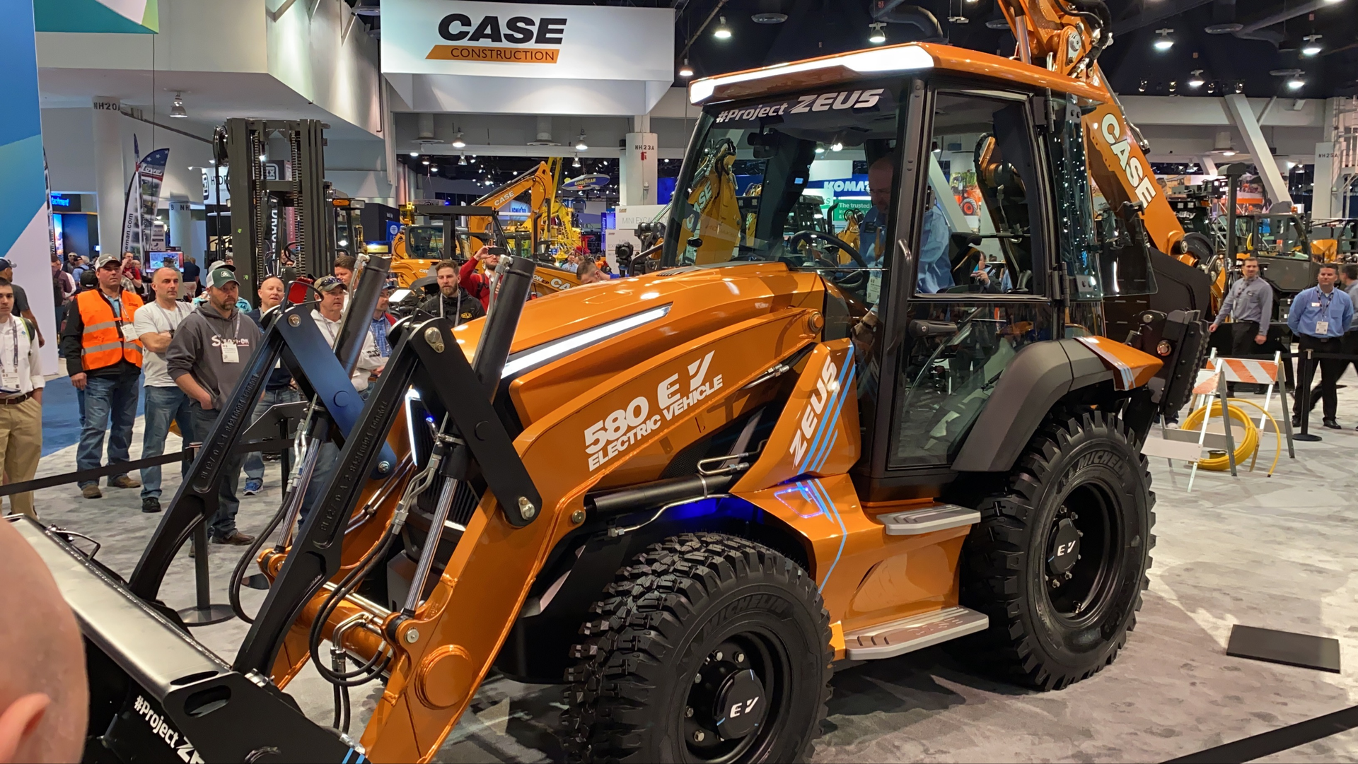 CASE Project Zeus Is Industry's First Fully Electric Backhoe Loader ...