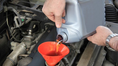 Engine Oil I Stock 000046089256 Double