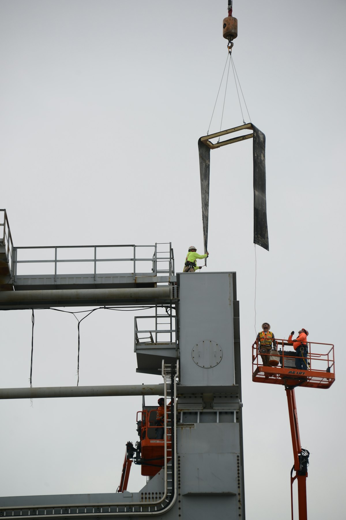 Demtech Demolishes Giant Gantry Crane from Illinois Olmsted