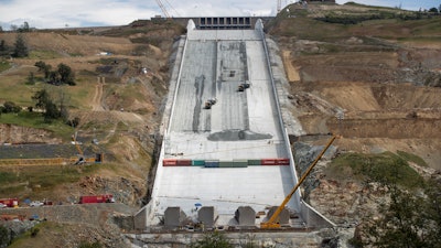 Safety played an important role during the rehabilitation project. In order to protect the workers and their equipment, cargo containers secured the lower end of the spillway.