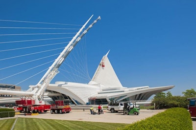 Dawes Rigging & Crane Rental debuts new crane at Milwaukee Art Museum project.