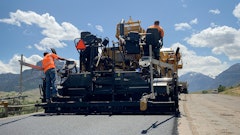 The texture of this screed plate adds a lateral component as well as a longitudinal and vertical component. As the mix enters the OXCLAW immediately multiple forces are applied to the aggregate. At multiple depths, along with the vertical and longitudinal forces, the mix is moved side to side laterally, kneading the aggregate in place until it finds its final resting place. This movement aids in remixing your asphalt, helping with any possible segregation you may have.