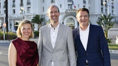 From left to right: Karin Nars, deputy president, Norty Turner, president of IPAF, and Karel Huijser, vice president