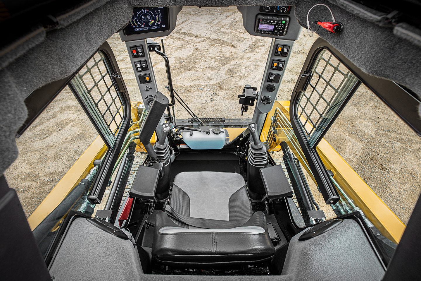 The new cab provides maximum visibility, featuring a floor to ceiling glass area made possible by all clear sides and a frameless door. This gives the operator 52% more glass area in the optional enclosed cab compared to previous ASV models.