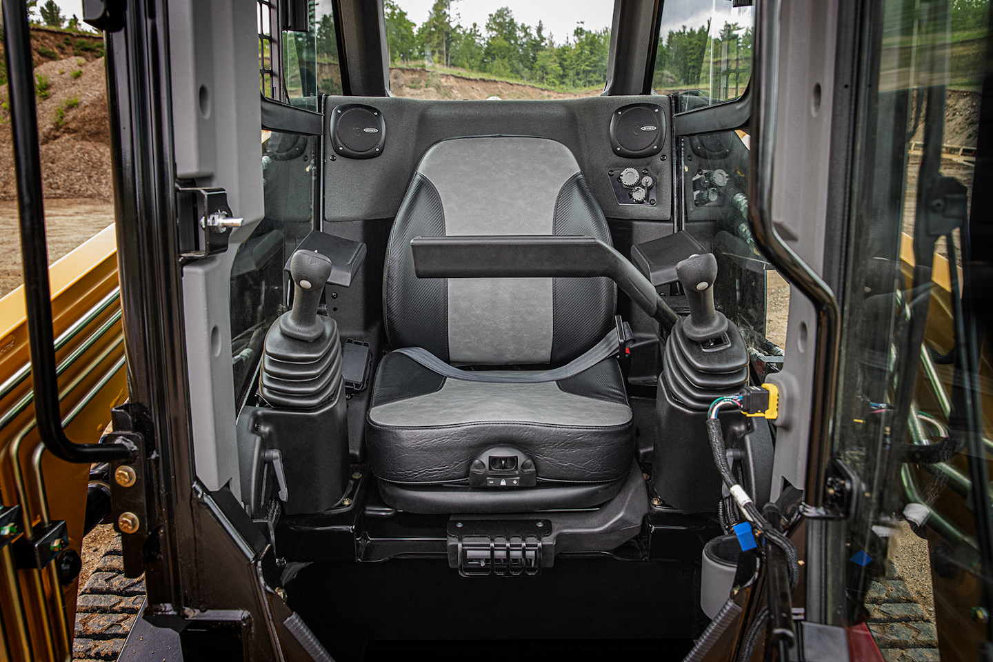 Operators can work longer days in comfort with the MAX-Series’ new fully suspended seat, featuring adjustable recline, slide, weight, and four-way arm rest settings.