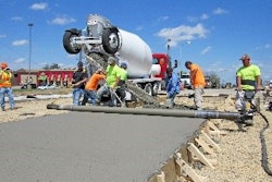 Curb roller screed