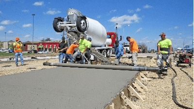Curb roller screed