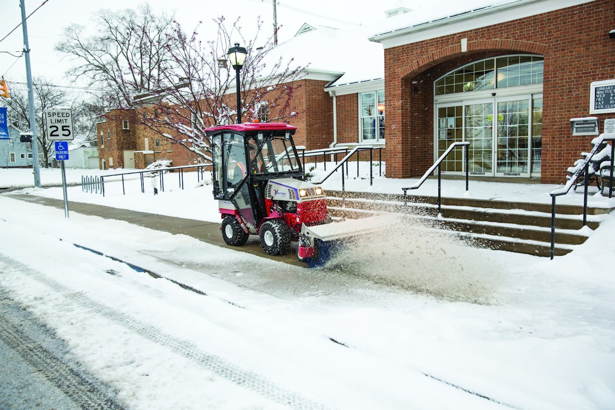 How to Remove Snow from Sidewalks For Construction Pros