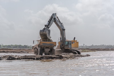 While traditional methods required frequent stops and starts to maintain grade, with the Topcon system, Tomahawk Construction is able to continuously keep going.