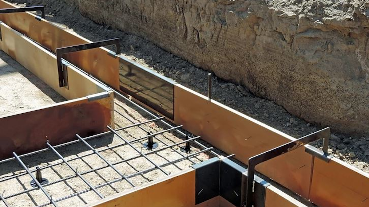 advance-concrete-form-stakeless-footing-system-from-advance-concrete