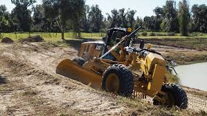 Trimble Earthworks Grade Control version 2.0 features Horizontal Steering Control, which automatically controls the machine to follow any horizontal alignment.