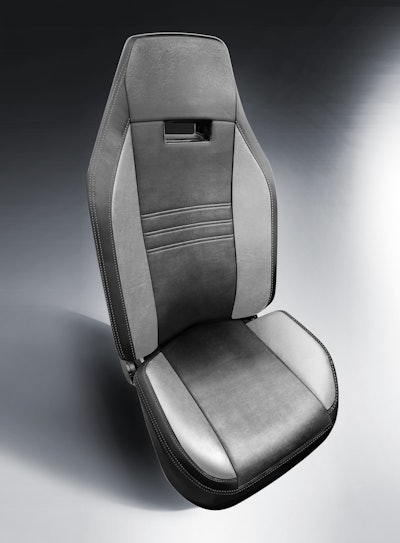 Mack Premium Comfort 2.0 seats are available for Mack Anthem, Pinnacle and Granite models.