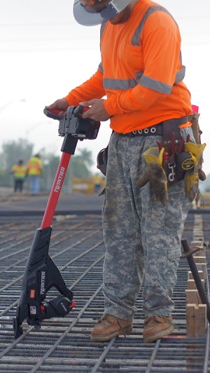 The RB401TE3's primary benefit is its ergonomic construction. Its extended frame allows ironworkers to tie rebar for concrete slabs while standing upright.