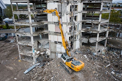 A new Liebherr crawler excavator for 2020 is the R 940 Demolition, which replaces the R 944 C.