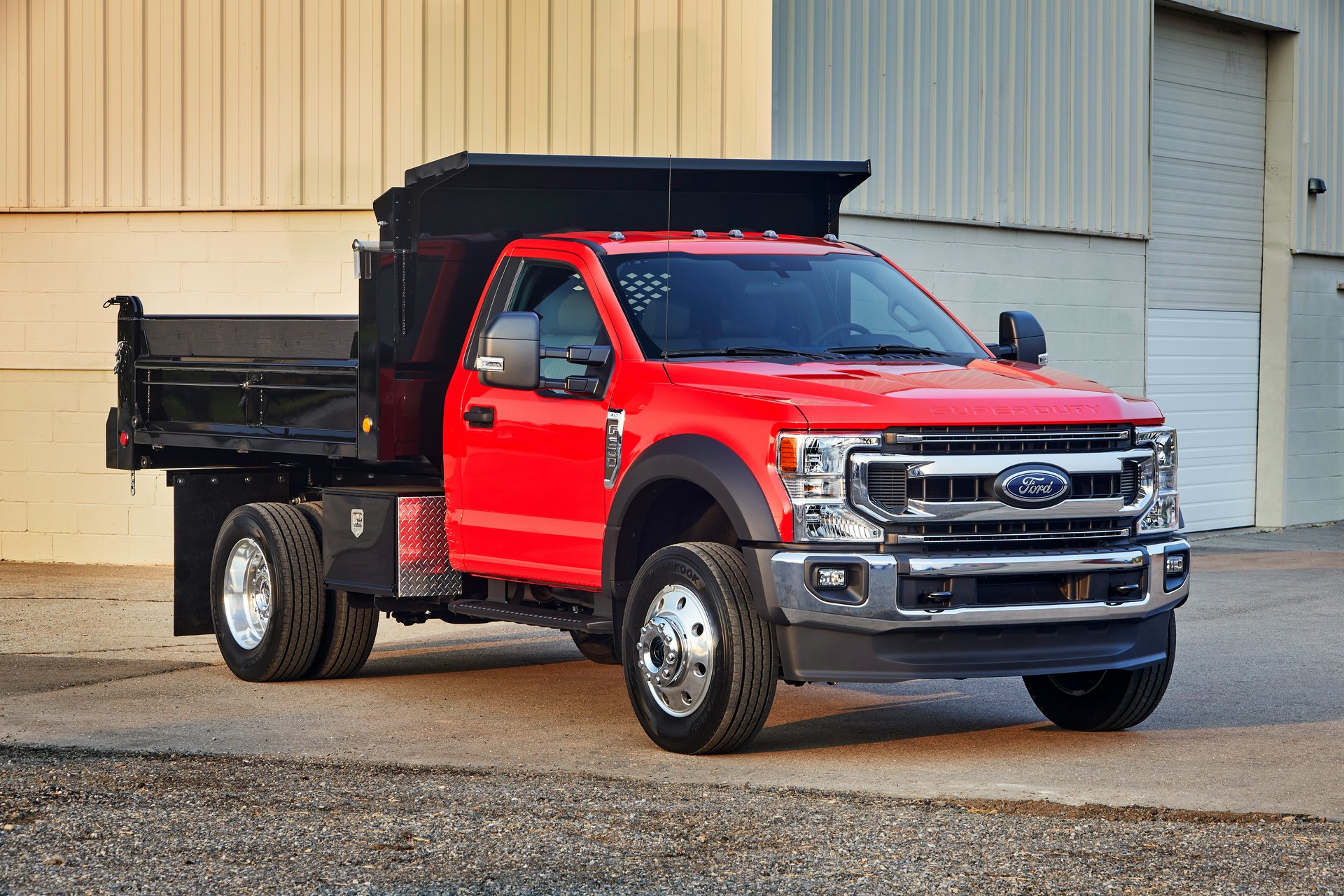 Class Straddling Ford F 600 Tows And Hauls More Than Any Other Super Duty Its Size From Ford Motor Company For Construction Pros