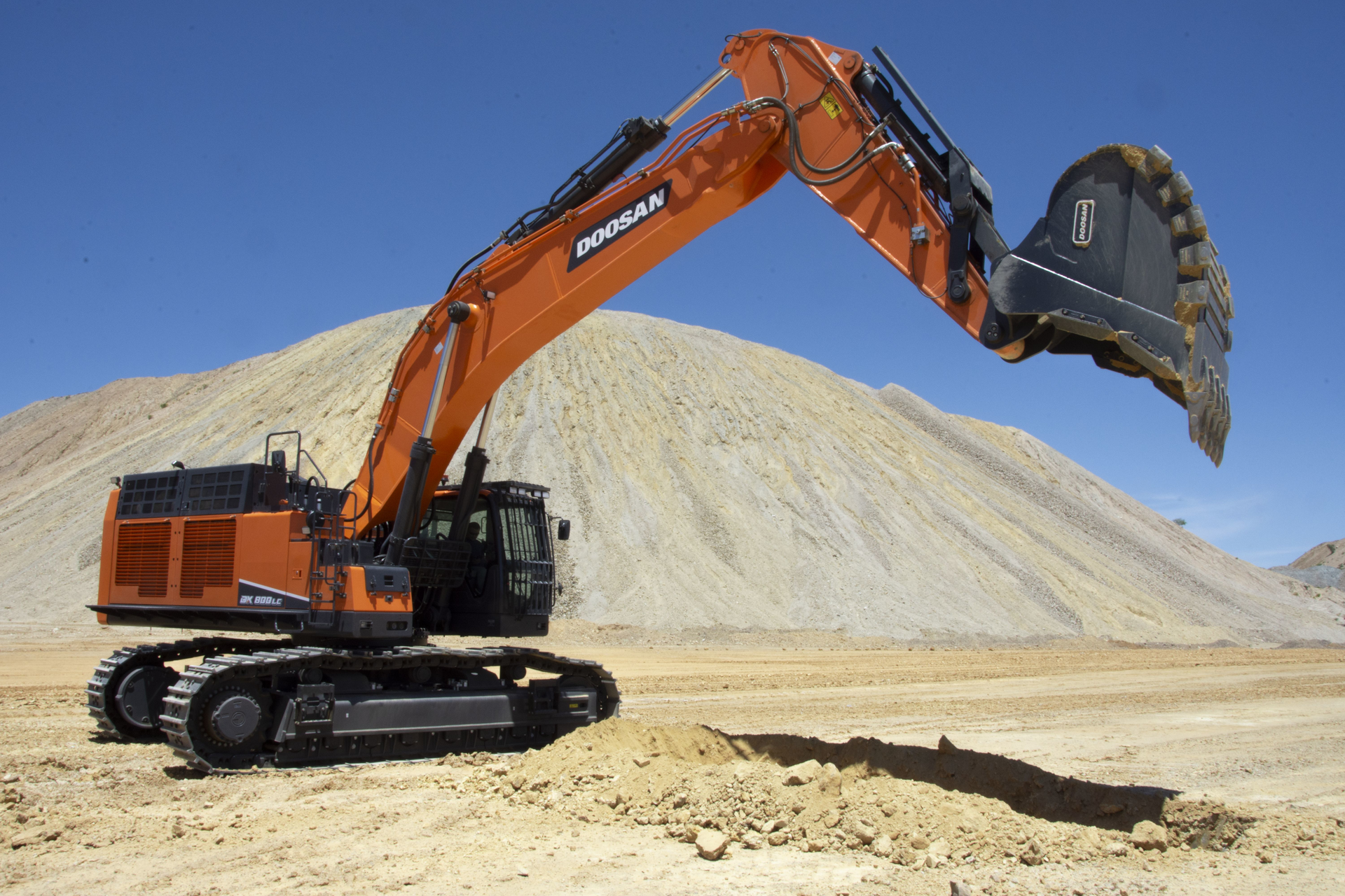 Doosan DX800LC-7 Crawler Excavator Now Available to Order | For  Construction Pros