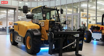 A 96V lithium-ion battery is used in place of a diesel engine in the 525-60E and provides full-shift operation.