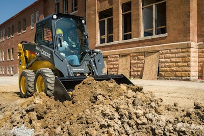 John Deere offers grading-heel buckets that are similar in style and dimensions as standard dirt buckets, but with a squared off heel for backdragging applications. Smooth bottoms with no lifts or edges allow buckets to create a flat surface.