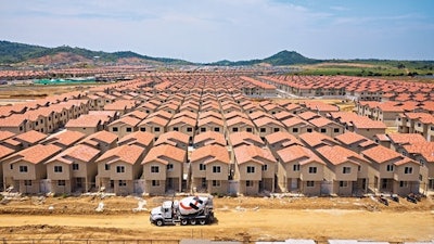 Units of LafargeHolcim 3D-printed housing go up in hours.