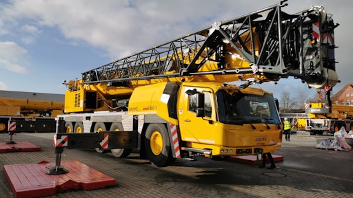 New Grove Gmk5180 1 Crane Deployed For Modernization Works At Polish Oil Refinery(4)