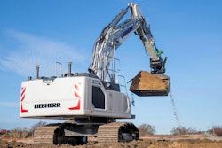 The machine delivered to Brad-Pave is a generation 8 R 934 crawler excavator with Leica 3D passive system, which will be updated with a semi-automatic system featuring an automatic inclination/rotation function.