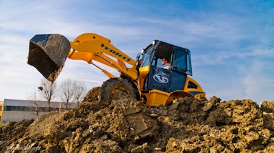 When selecting a machine, take into consideration the jobsite topography. Features such as an articulation-type center joint will provide better traction in unfavorable conditions.