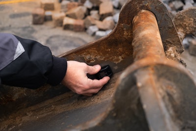 The Kin is designed to stay with the attachment for life and it has an integrated 5+ year life battery.