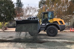The swing loader provides stability with maximum mobility and the ability to complete tasks in a very limited space. The ability to swing the attachment around limits the need to drive and reposition the machine.