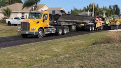 Live-bottom trailers remain horizontal during the unloading process. The flow of material is always predictable and controllable.