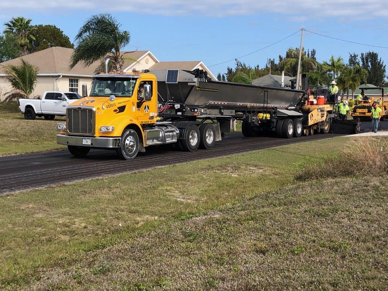 Benefits of Using Live-Bottom Trailers to Haul Asphalt | For 