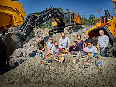 The toy range marks a successful collaboration between Volvo CE, Volvo Trucks, Mack Trucks and Dickie Toys (picture taken at the beginning of the collaboration).