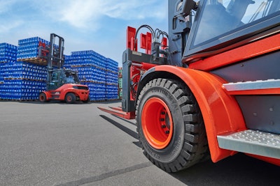 Tires for forklifts which are both autonomous and electric will need to meet contradictory requirements of high durability and low rolling resistance.