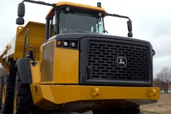 John Deere 460 E Series II ADT incorporates innovated features that simplify service, increase fuel economy and improve operator comfort.